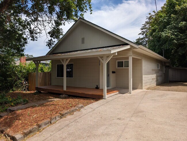 Building Photo - Great 3 bed/1bath home in Springfield!