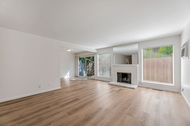 Foto del edificio - 652-654 Vasona Ave