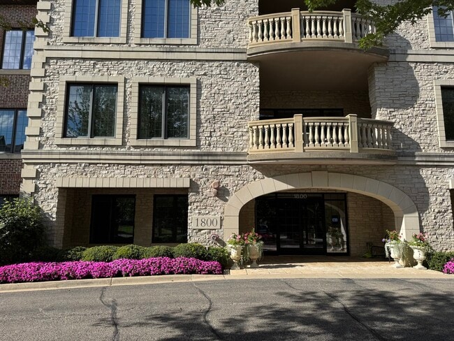 Foto del edificio - 1800 Amberley Ct