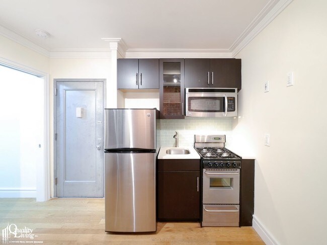 Building Photo - 247 Broome St