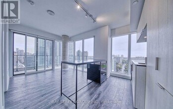 Building Photo - 77 Shuter St