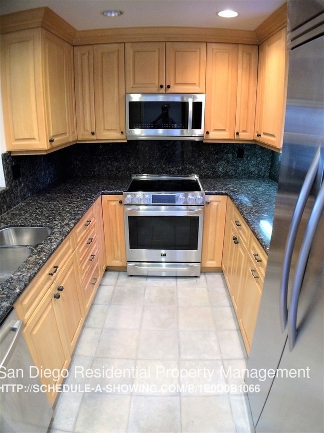 Building Photo - 8850 Villa La Jolla Dr