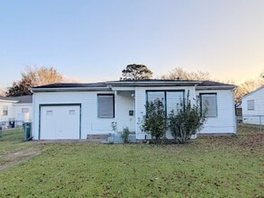 Building Photo - 1717 Hawthorne St
