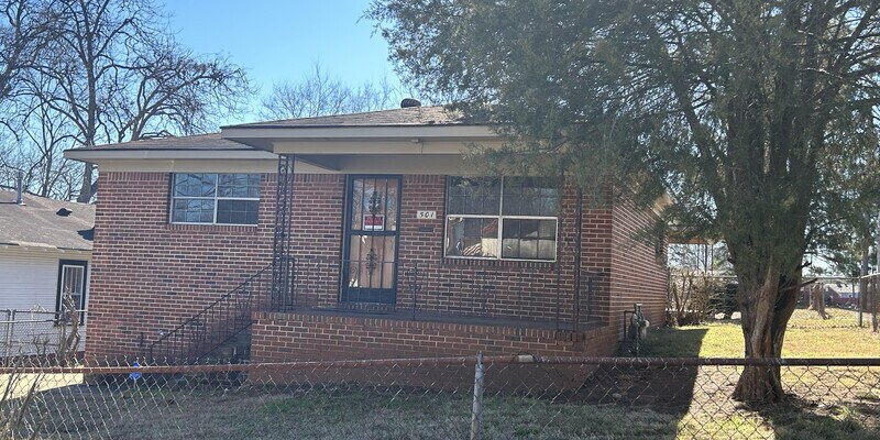 Primary Photo - 501 Jerry Coleman St