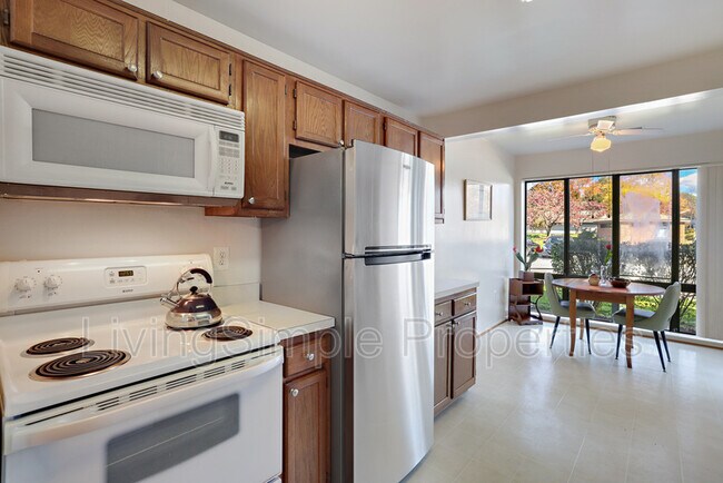 Foto del edificio - 8131 Needwood Rd