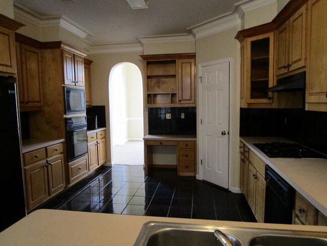 Building Photo - 2832 Chapel Ridge Cir