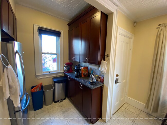 Foto del edificio - 381 Highland Ave