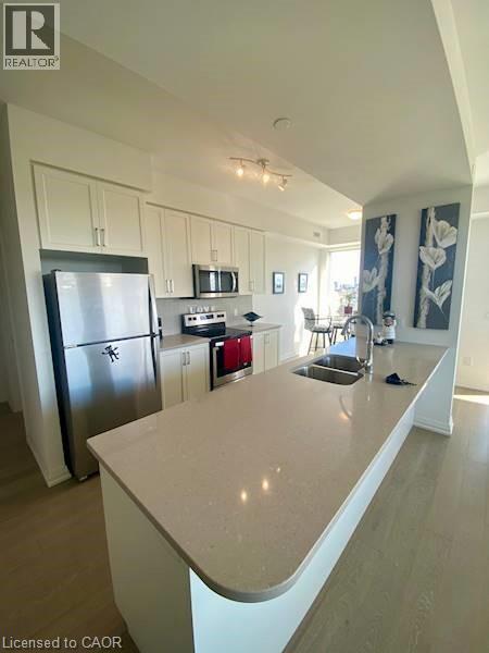 Building Photo - 155 Caroline St S