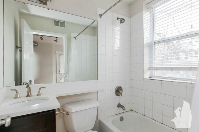 Foto del edificio - 2540 W Leland Ave