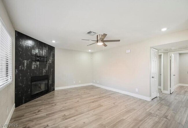 Foto del edificio - 1205 N Buffalo Dr