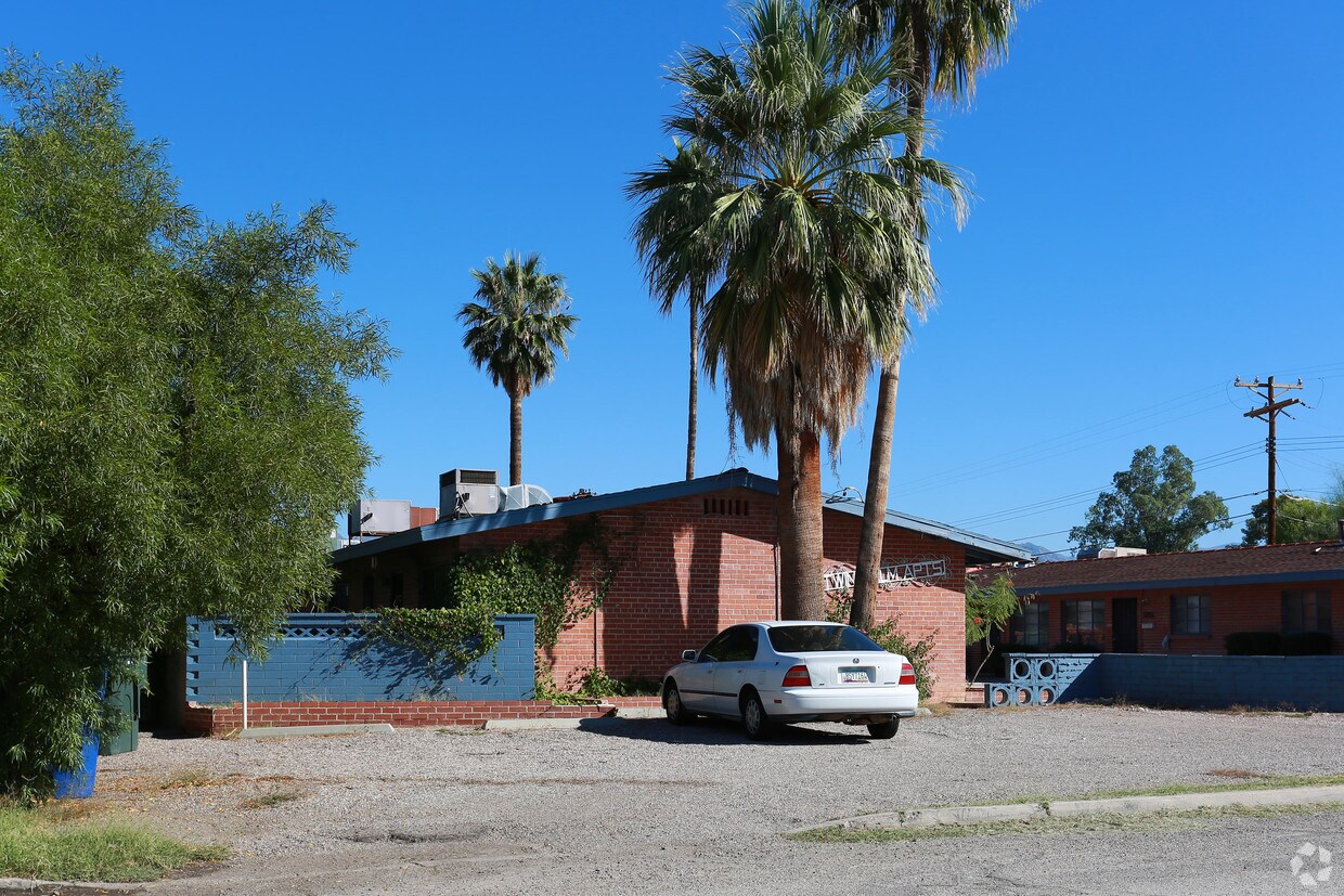 Foto del edificio - Twin Palms Apartments