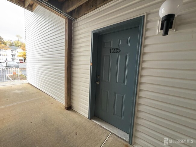 Building Photo - 1215 Waterford Dr