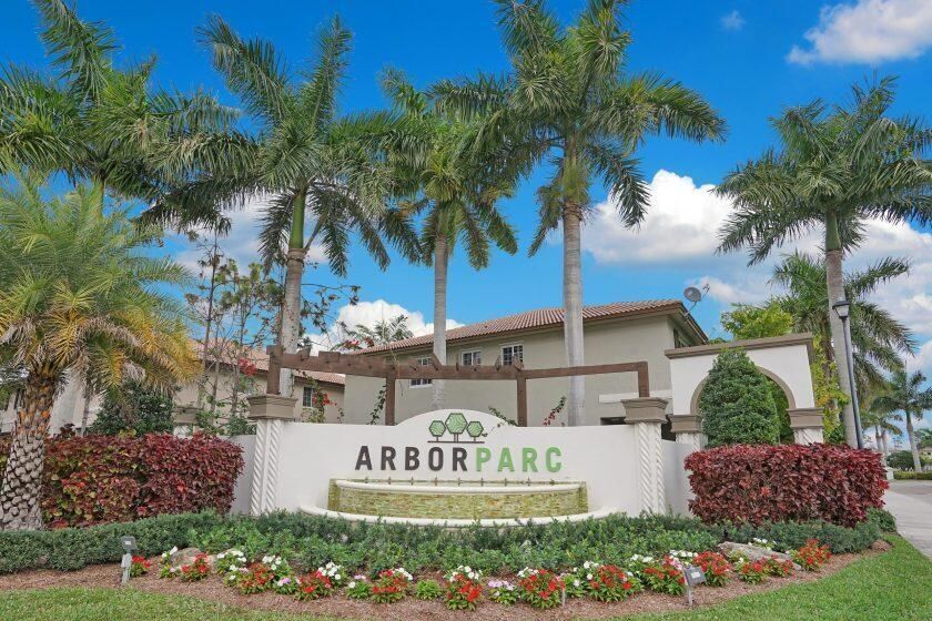 Foto principal - 6001 Woods Edge Cir