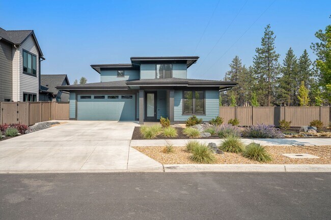 Foto del edificio - Modern NWX 4 Bed 3 Bath Home with Main-Level Primary Suite