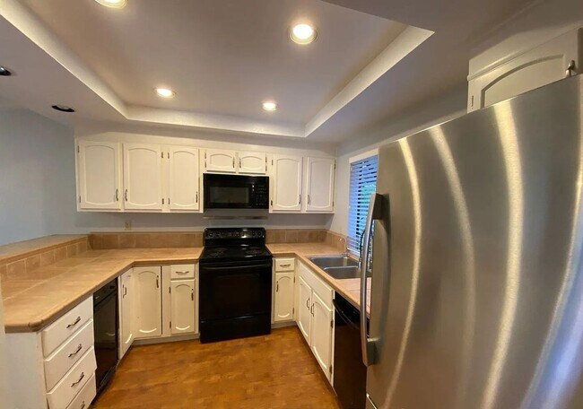 Foto del edificio - CAMPBELL - Spacious townhome with central ...