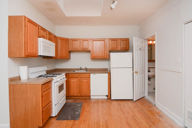 Building Photo - 1009 N Sacramento Ave