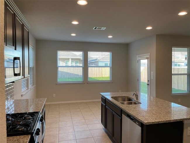 Building Photo - 6406 Pleasanton Pkwy