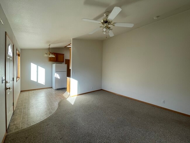 Building Photo - 1448 Honeycomb Ct