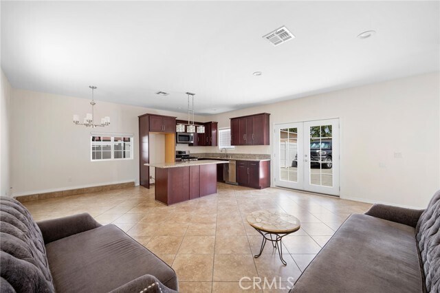 Foto del edificio - 9814 Noble Ave
