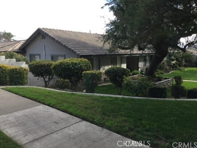 Foto del edificio - 1696 N Euclid Ave