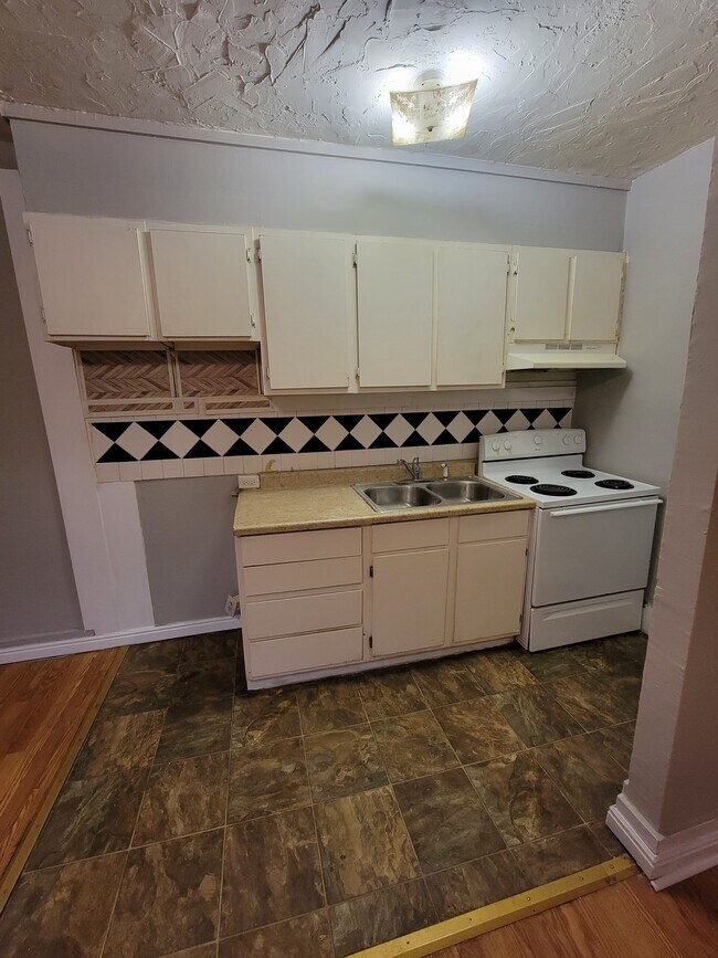 Photo - 59 N Chicago St House