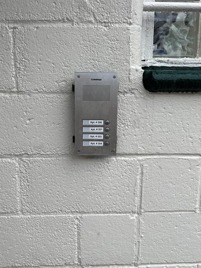 Foto del edificio - 3554 E Washington Ave