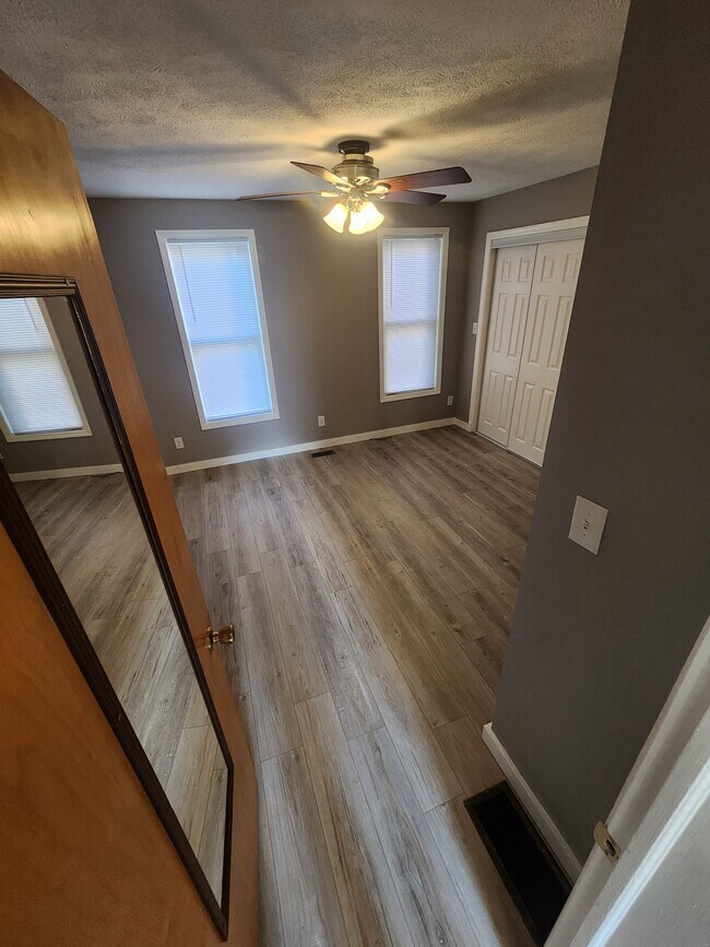 Foto del edificio - 445 W Carpenter St