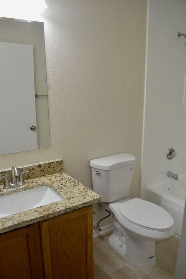 Building Photo - Beautiful Newly Remodeled 3 bed 2.5 bath