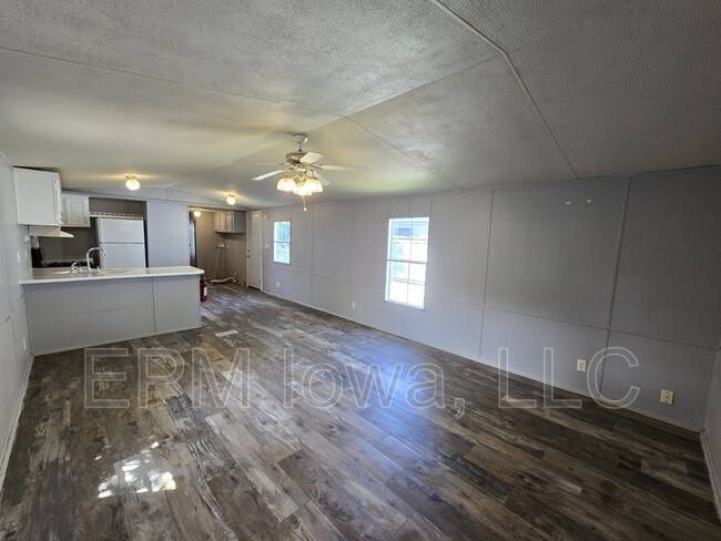 Building Photo - 700 W Ridgeway Ave