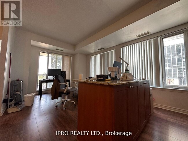 Building Photo - 385-385 Prince of Wales Dr