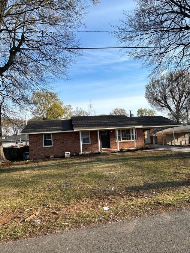 Primary Photo - 909 Grand ave