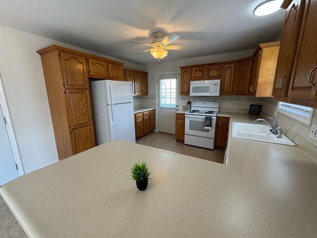 Building Photo - 4 Bedrooms, Big Yard & Top Schools – Don’t...