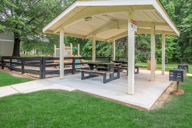 Building Photo - Townhomes at Pinehill