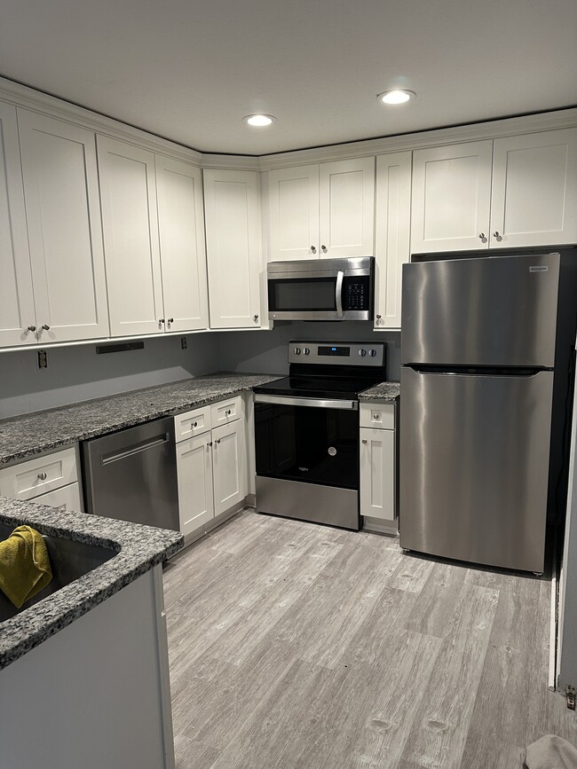 Kitchen, new air fry stove - 7 Fountain of Youth Blvd