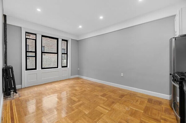 Building Photo - 48 Saint Nicholas Place