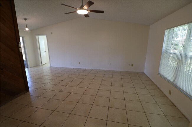 Building Photo - 5017 Oakshire Dr