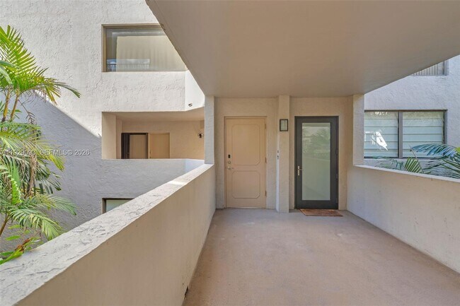 Building Photo - 121 Crandon Blvd