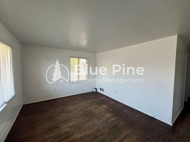 Foto del edificio - 1015 Russet St