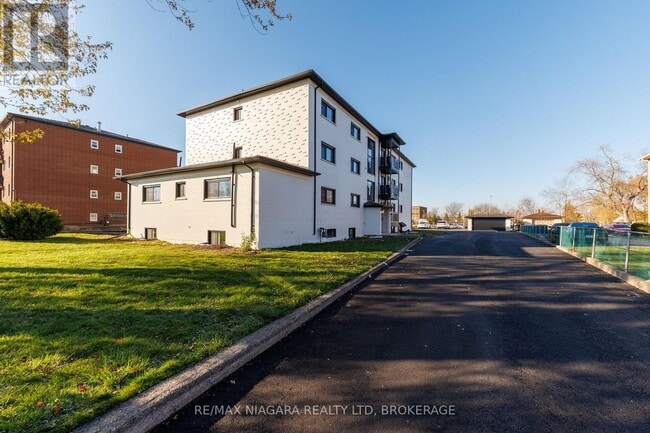 Building Photo - 141 Plymouth Rd