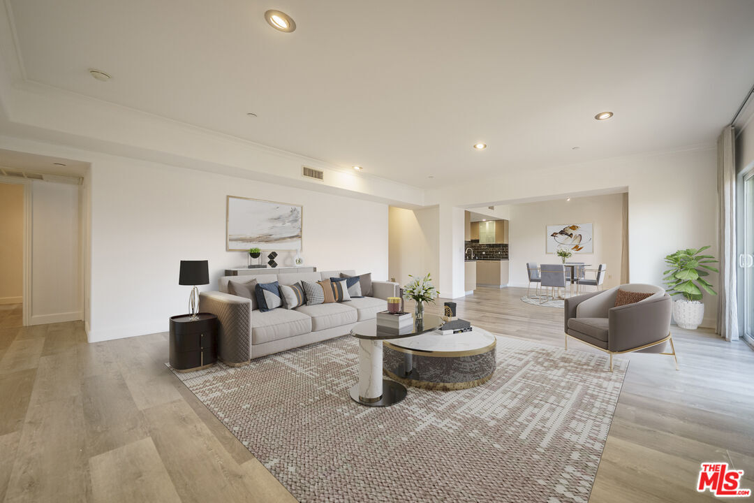 Foto principal - 970 S St Andrews Pl