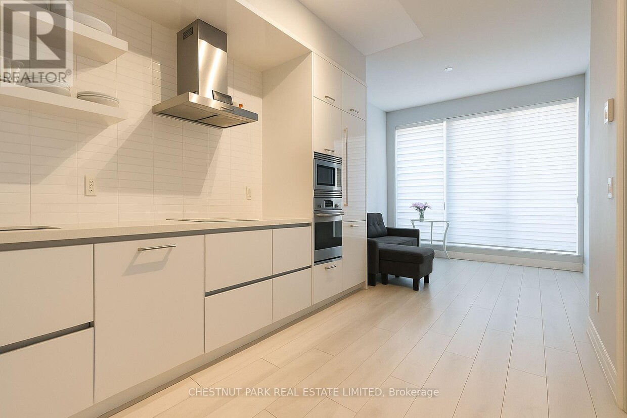 Primary Photo - 2221 Yonge St