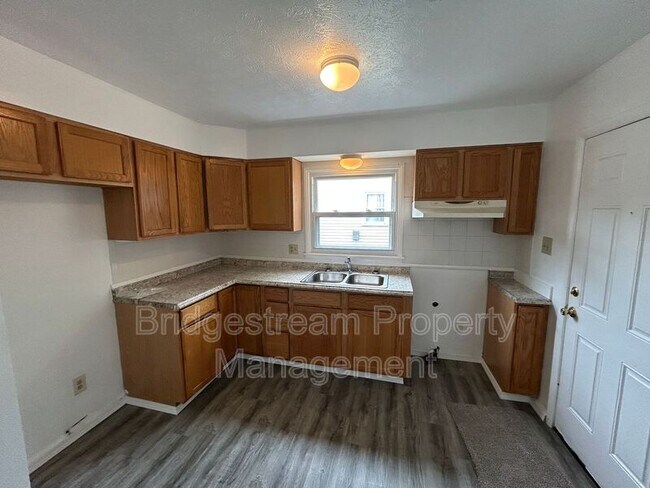 Foto del edificio - 4893 Burkhardt Rd