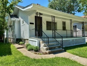 Building Photo - 261 N Wheatland Ave