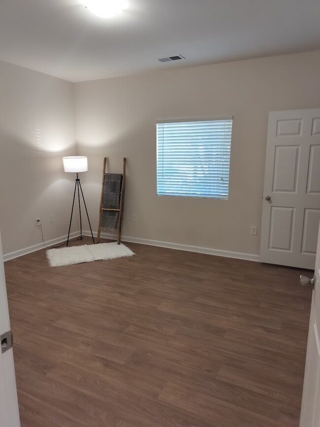 Building Photo - Ardmore Springs