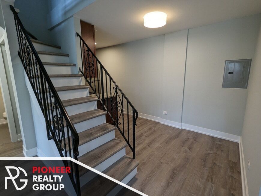 Foto principal - 454 W Barry Ave