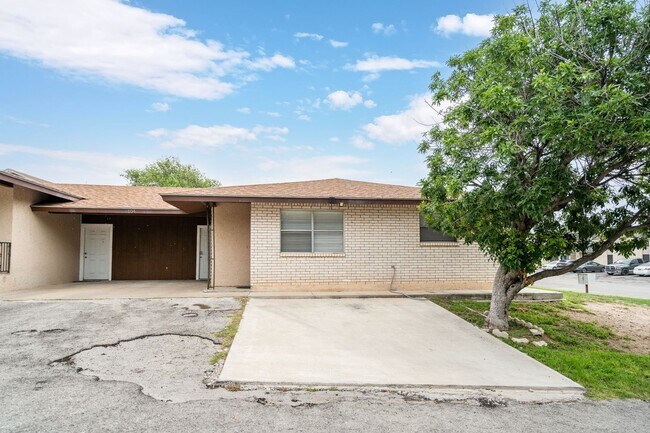 Foto del edificio - 104 Hackberry Ln