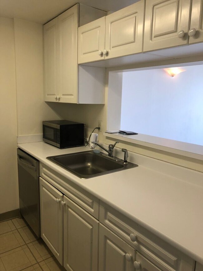 Building Photo - 20 2nd St