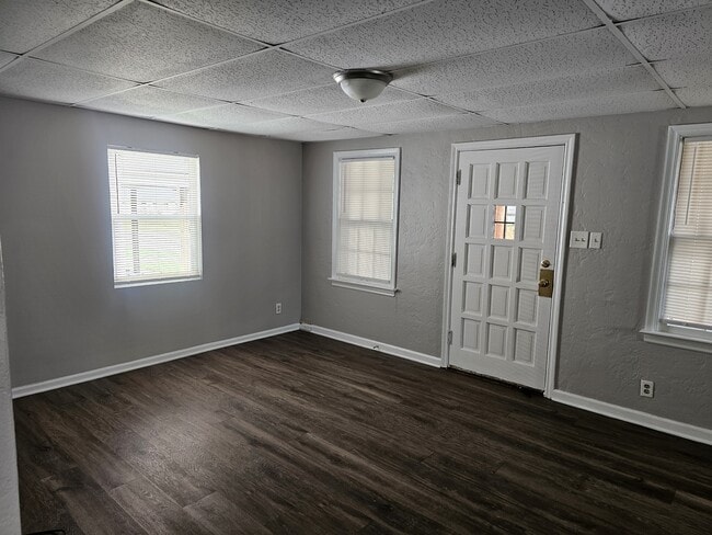 Building Photo - 2609 Avalon Pl