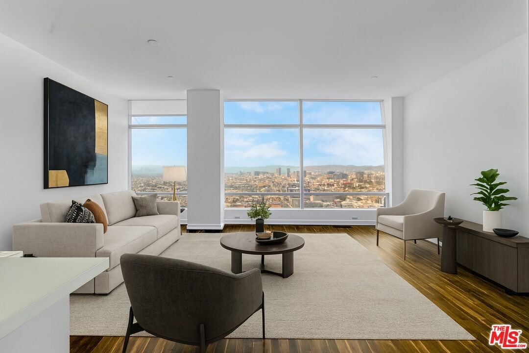 Primary Photo - 900 W Olympic Blvd