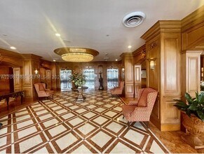 Building Photo - 700 Biltmore Ct
